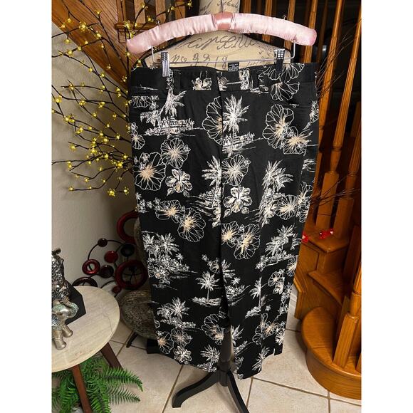 RAFAELLA WOMENS CROPPED CAPRIS BLACK FLORAL STRETCH PANTS SIZE 14 - Picture 1 of 9